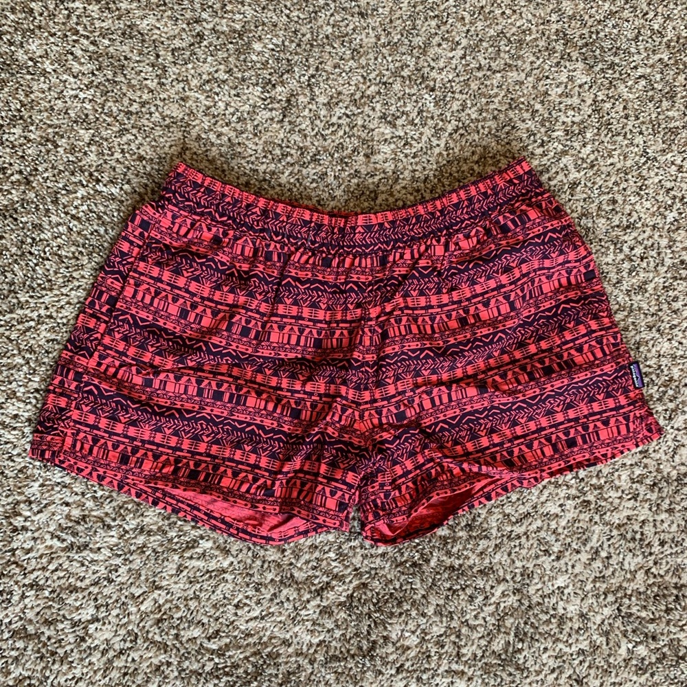 Patagonia Women’s Size Medium Barely Baggies Shorts 2.5” Inseam Pink Tribal